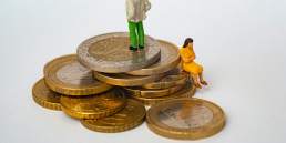 Who pays the legal expenses in a divorce?