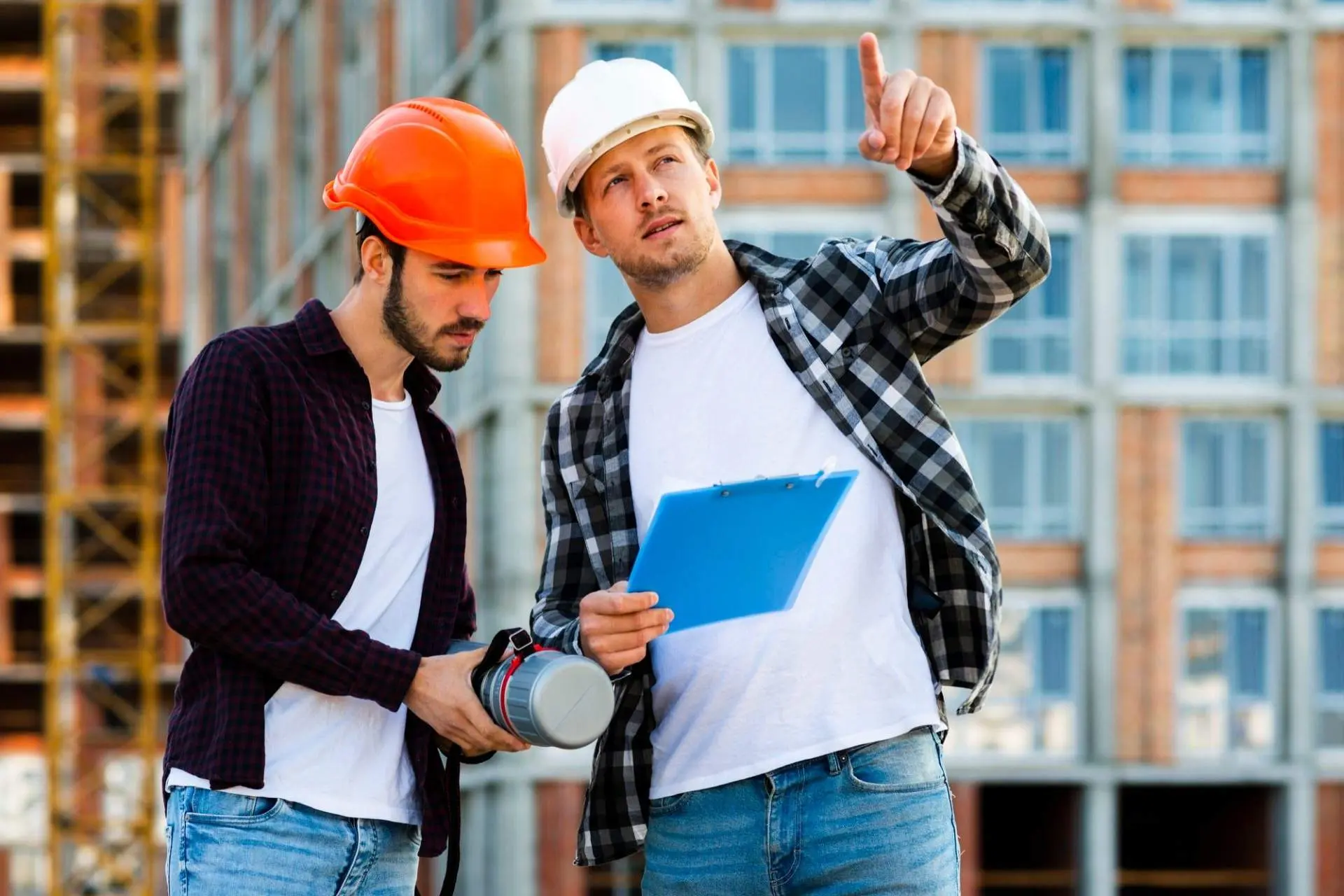 Builder and Contractor: Understanding the Legal Difference