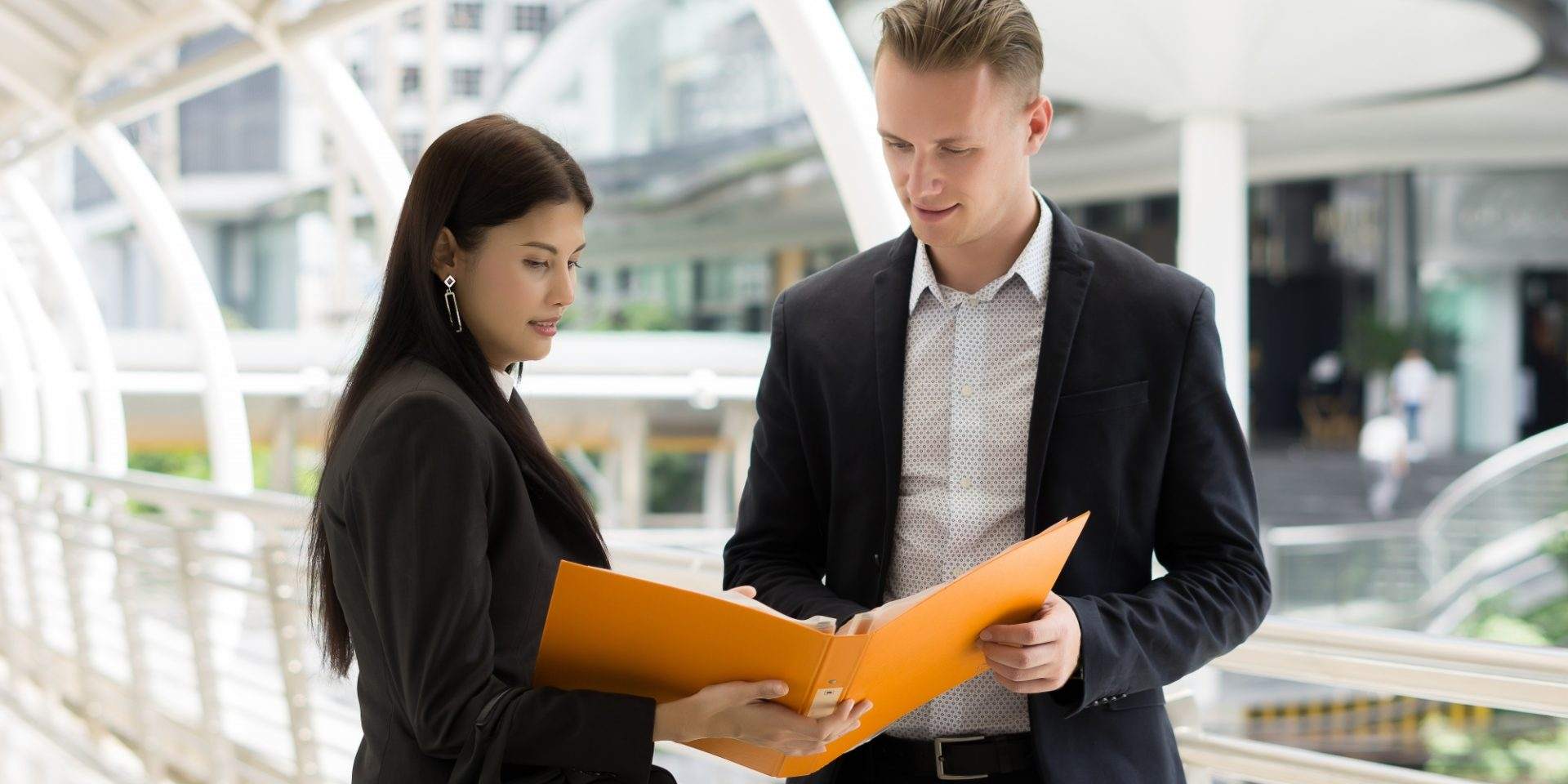 How to Manage Cross-Border Commercial Contracts Legally